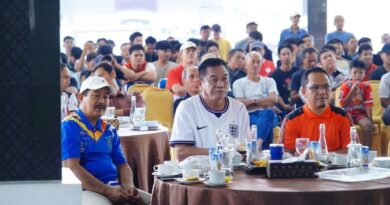 Pendopo Berubah Jadi “Stadion Mini”, Bupati Muba Nobar Piala Dunia 2026 Bersama Ratusan Warga