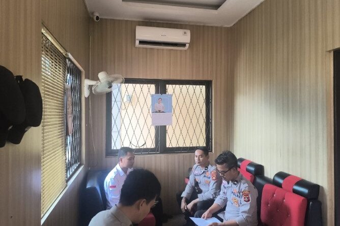 Sinergi Polsek Sanga Desa dan Pendamping PKH, Percepat Digitalisasi Bansos Melalui Perlinsos